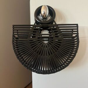 Black wooden vacation bag